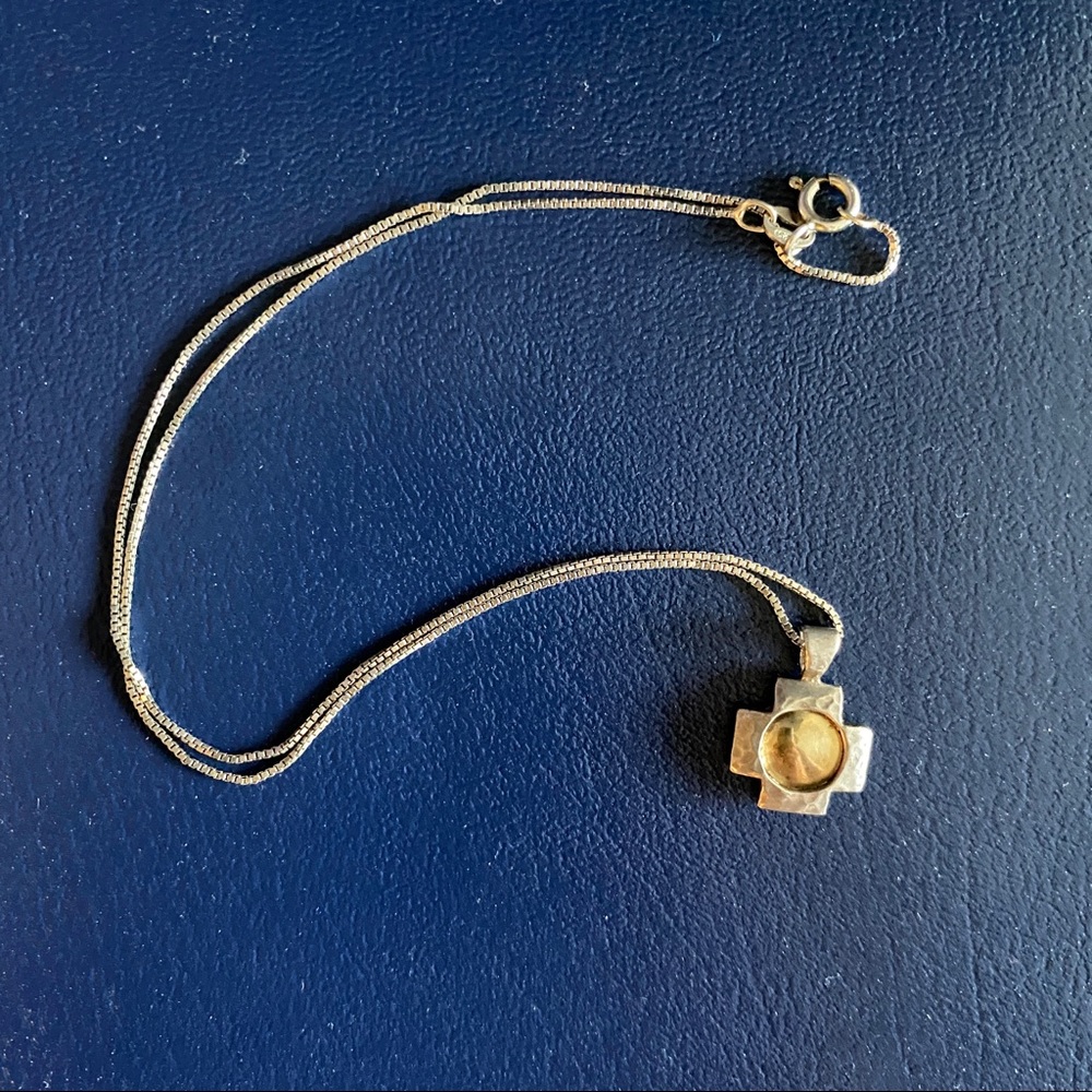 925 Sterling Silver Small cross pendant and chain necklace